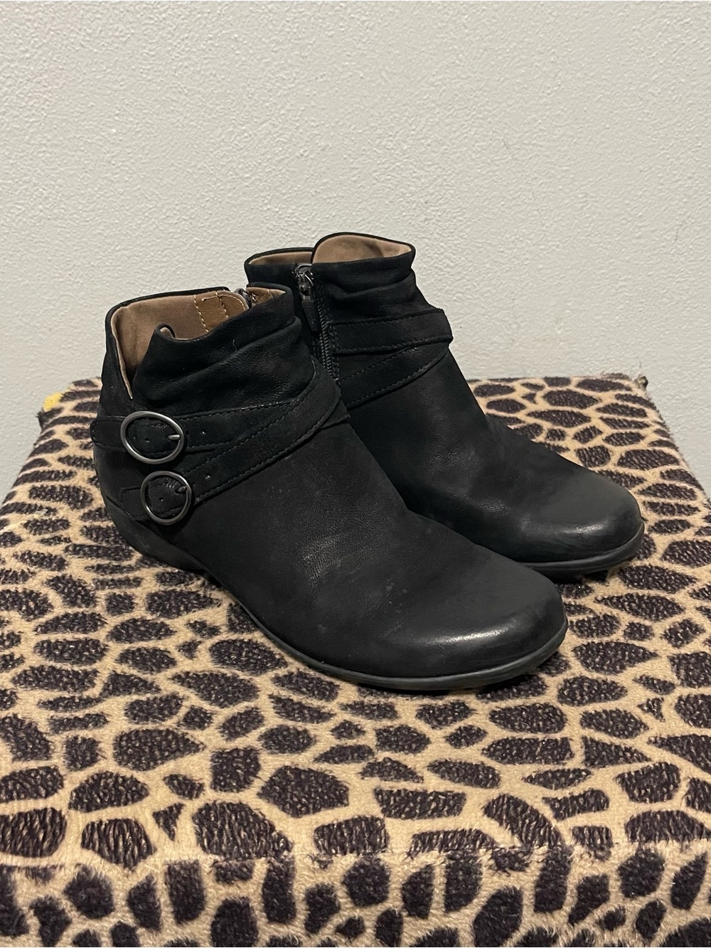 Dansko Faithe Buckle Block Low Heel Ankle Boots Black Suede Womens 38/7.5-8